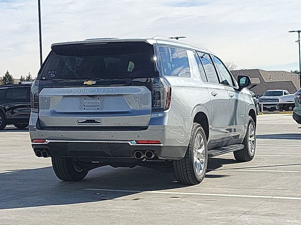 Used 2025 Chevrolet Suburban Premier image 8
