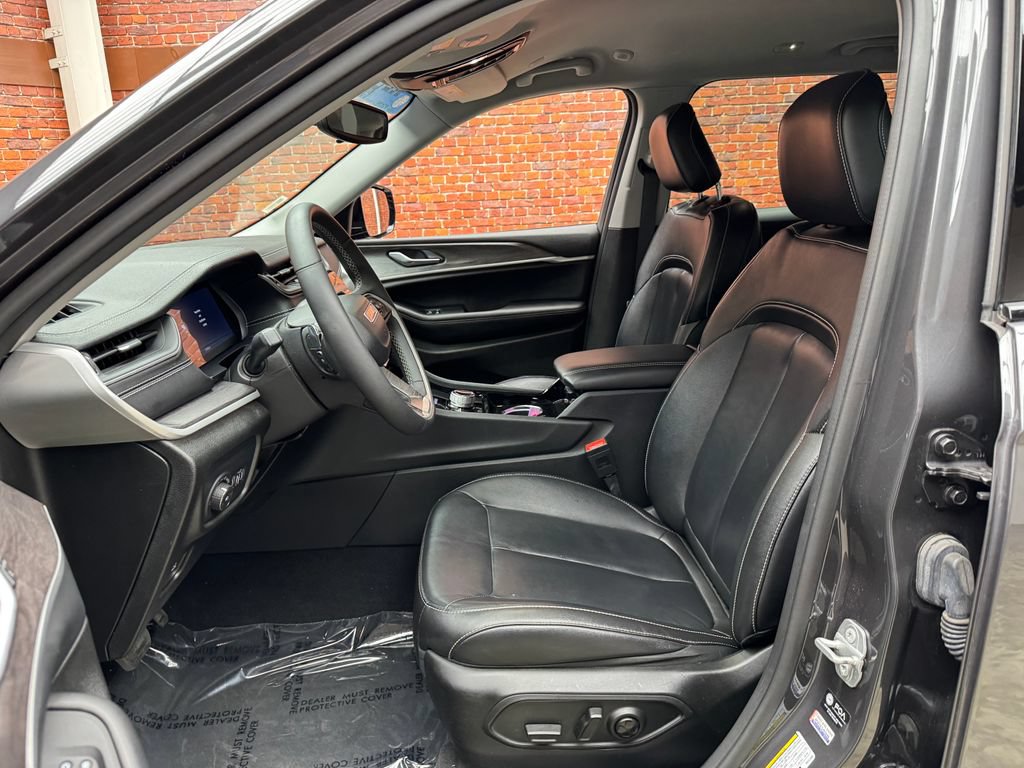 Used 2023 Jeep Grand Cherokee L Limited AWD/4WD image 21