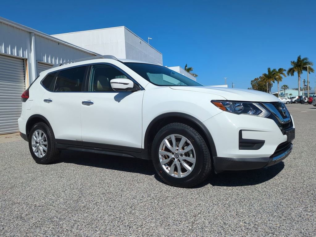Used 2017 Nissan Rogue SV w/ SV Premium Package image 3