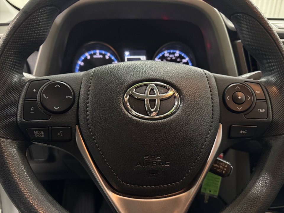 Used 2018 Toyota RAV4 LE image 37
