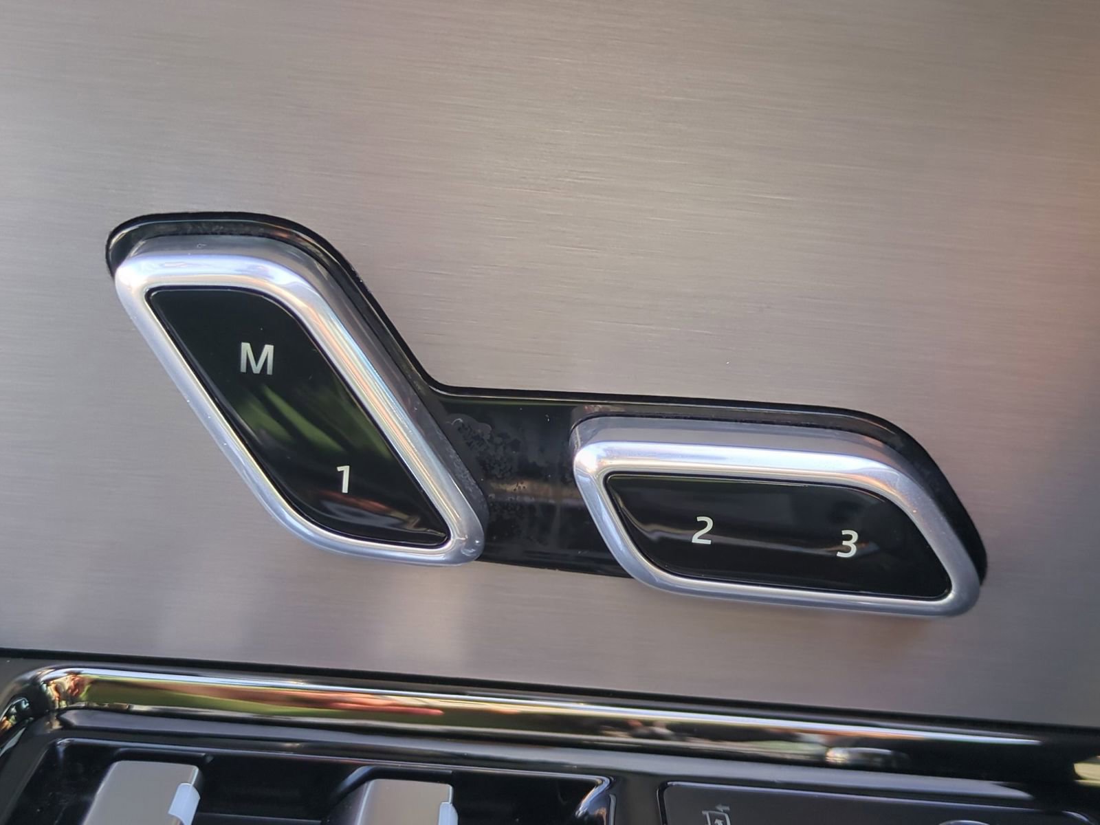 Used 2025 Land Rover Range Rover Sport Dynamic SE image 14