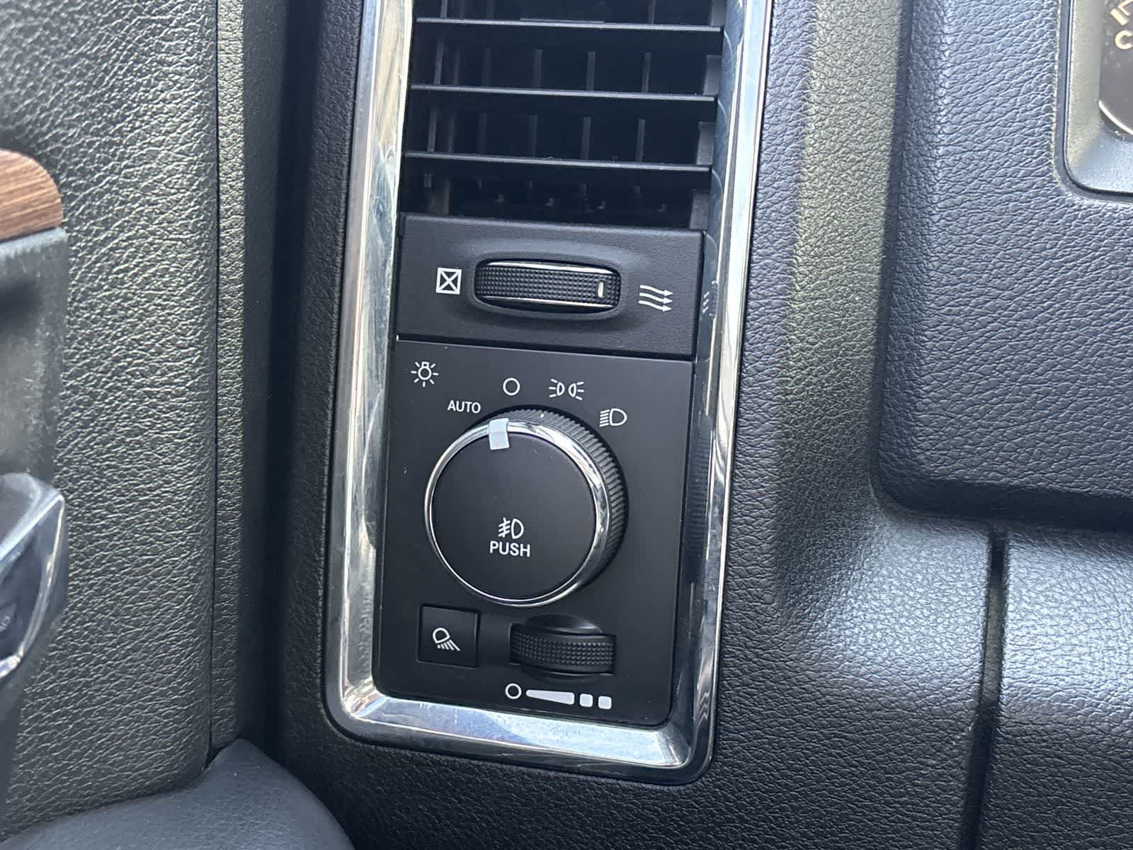 Used 2014 RAM 1500 Laramie w/ Trailer Tow Group AWD/4WD image 16