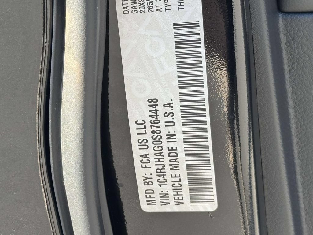 New 2025 Jeep Grand Cherokee 4WD image 32