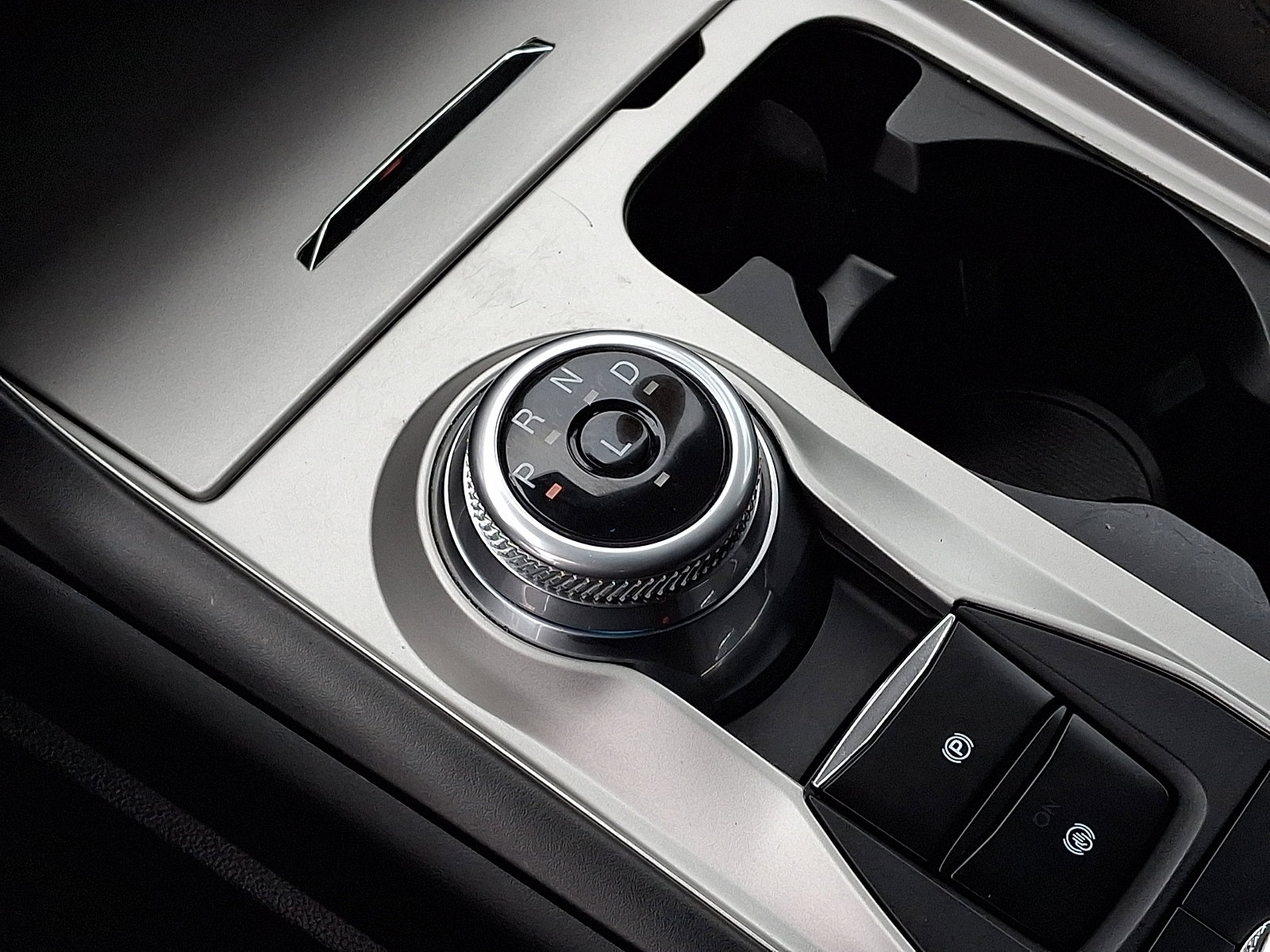 Used 2022 Ford Explorer XLT image 22