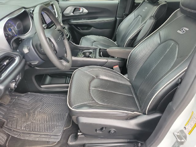 Used 2025 Chrysler Pacifica Limited FWD image 12
