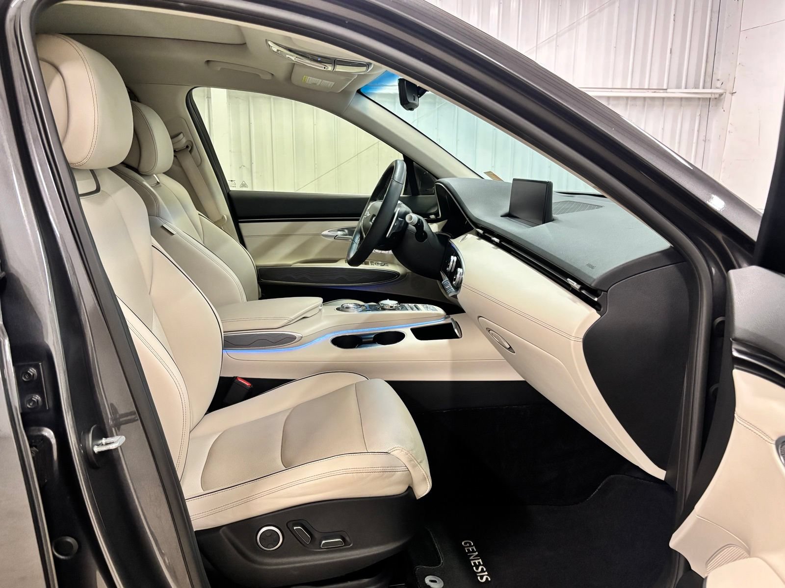 Used 2022 Genesis GV70 2.5T w/ Advanced Package AWD/4WD image 22