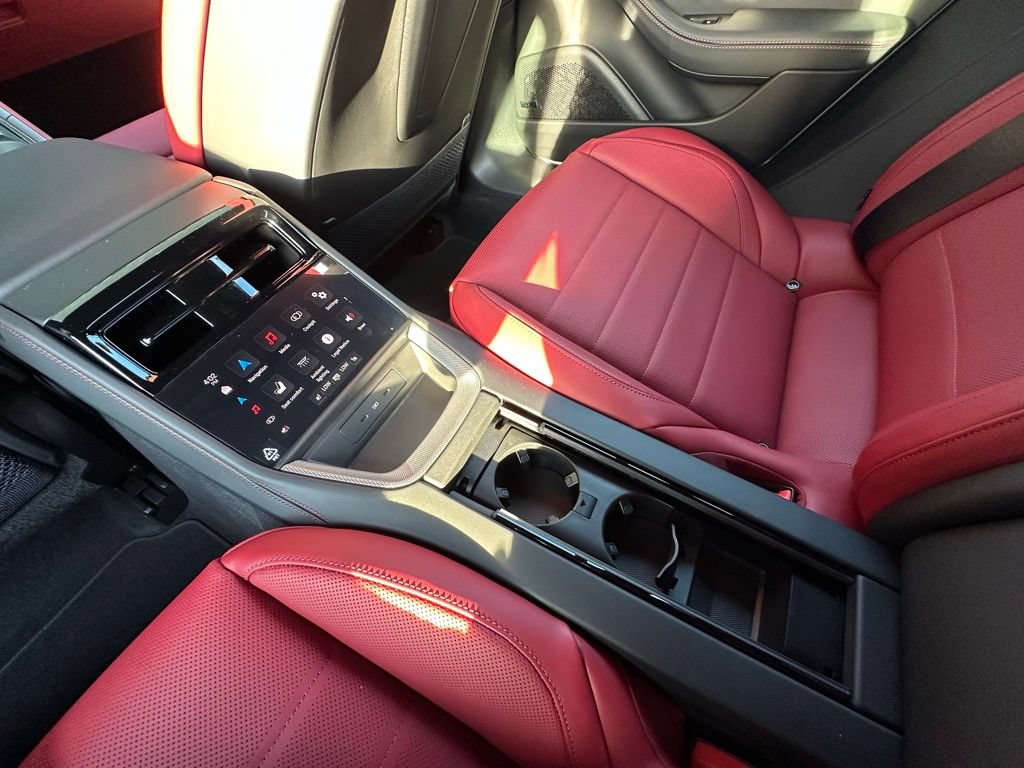 Used 2026 Porsche Panamera RWD image 37