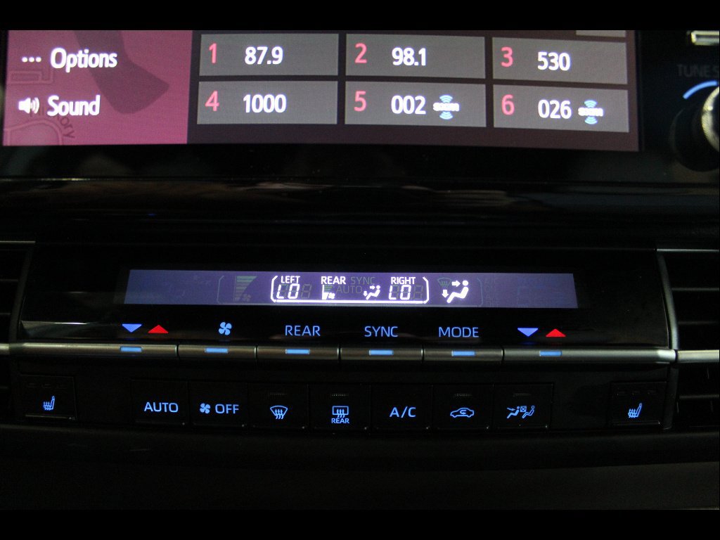 Used 2021 Toyota Sienna XSE w/ XSE Plus Package FWD image 25
