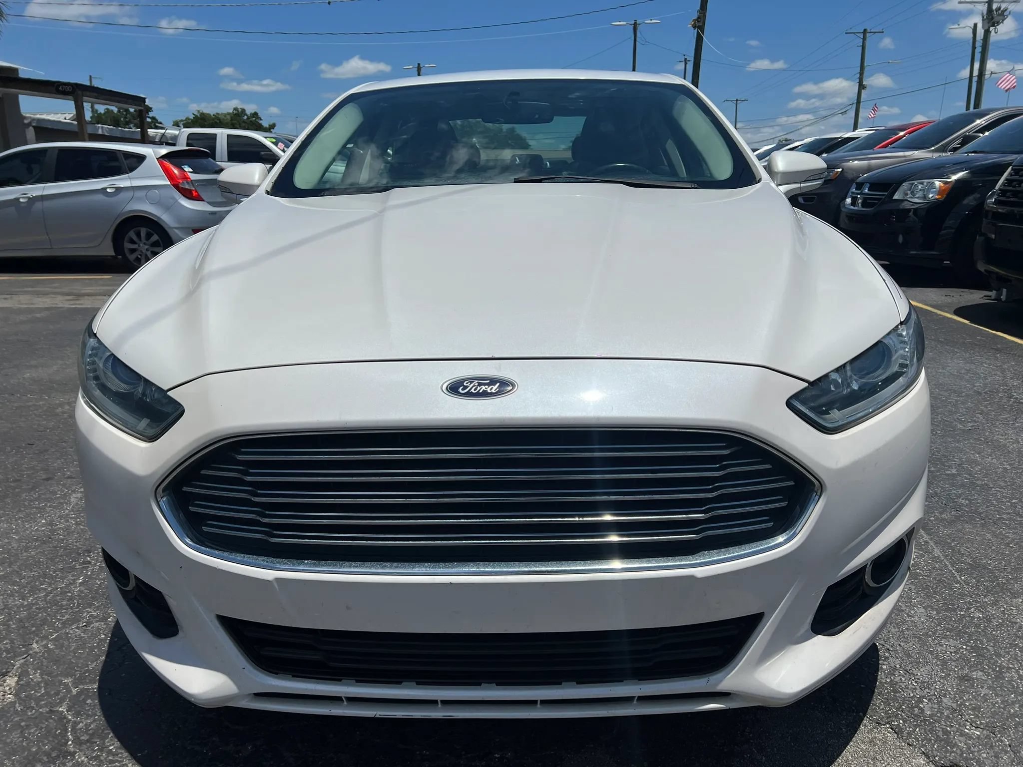 Used 2014 Ford Fusion SE w/ Equipment Group 202A FWD image 3