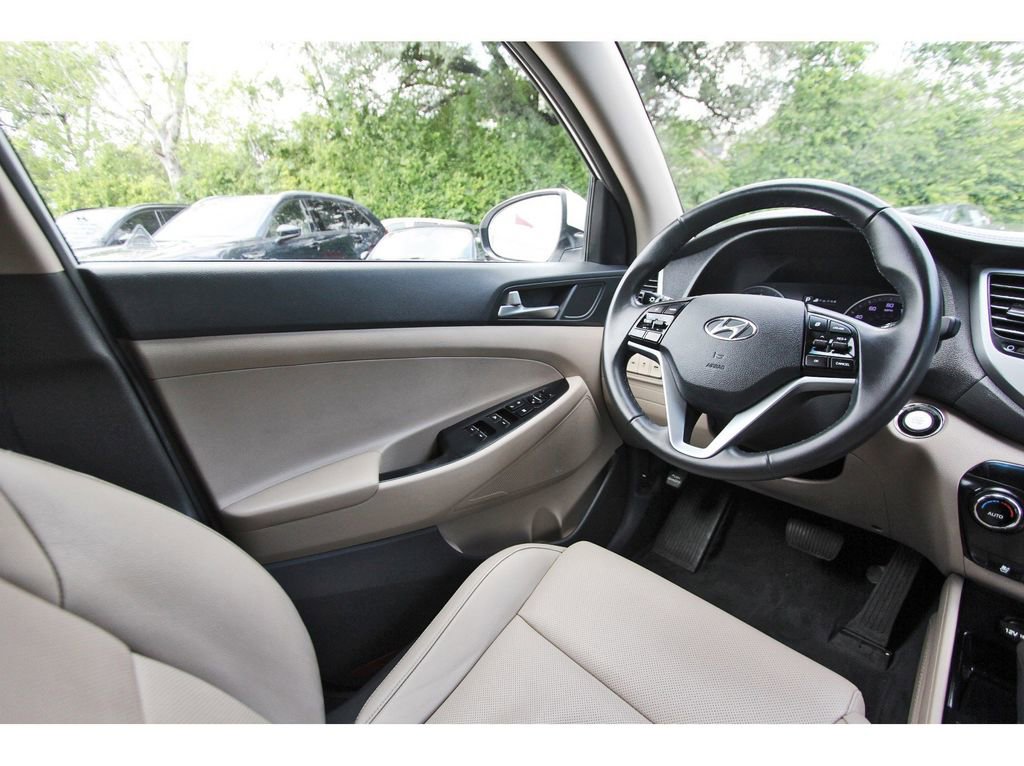 Used 2016 Hyundai Tucson Limited w/ Option Group 03 FWD image 6