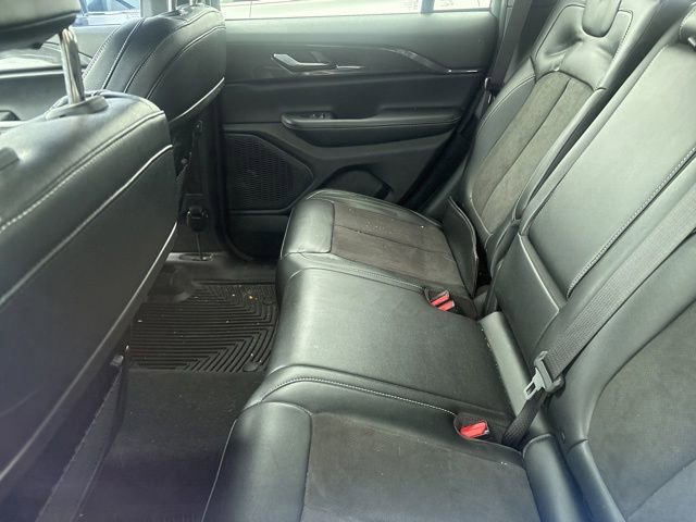 Used 2023 Jeep Grand Cherokee Altitude AWD/4WD image 11