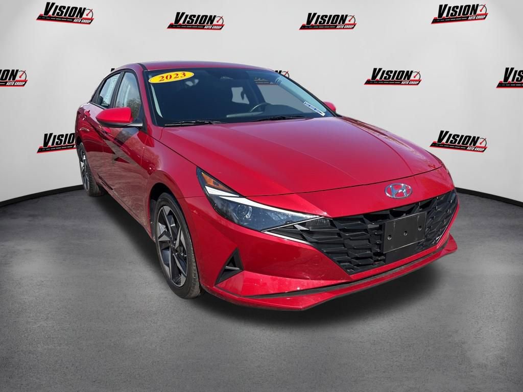 Used 2023 Hyundai Elantra SEL w/ Convenience Package FWD image 3