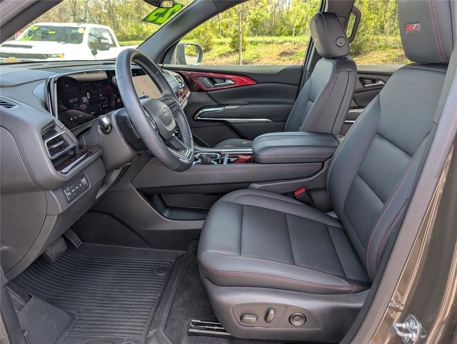 Used 2025 Chevrolet Traverse Z71 w/ LPO, Floor Liner Package AWD/4WD image 19