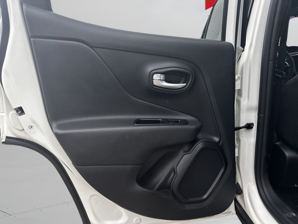 Certified 2023 Jeep Renegade Latitude AWD/4WD image 24