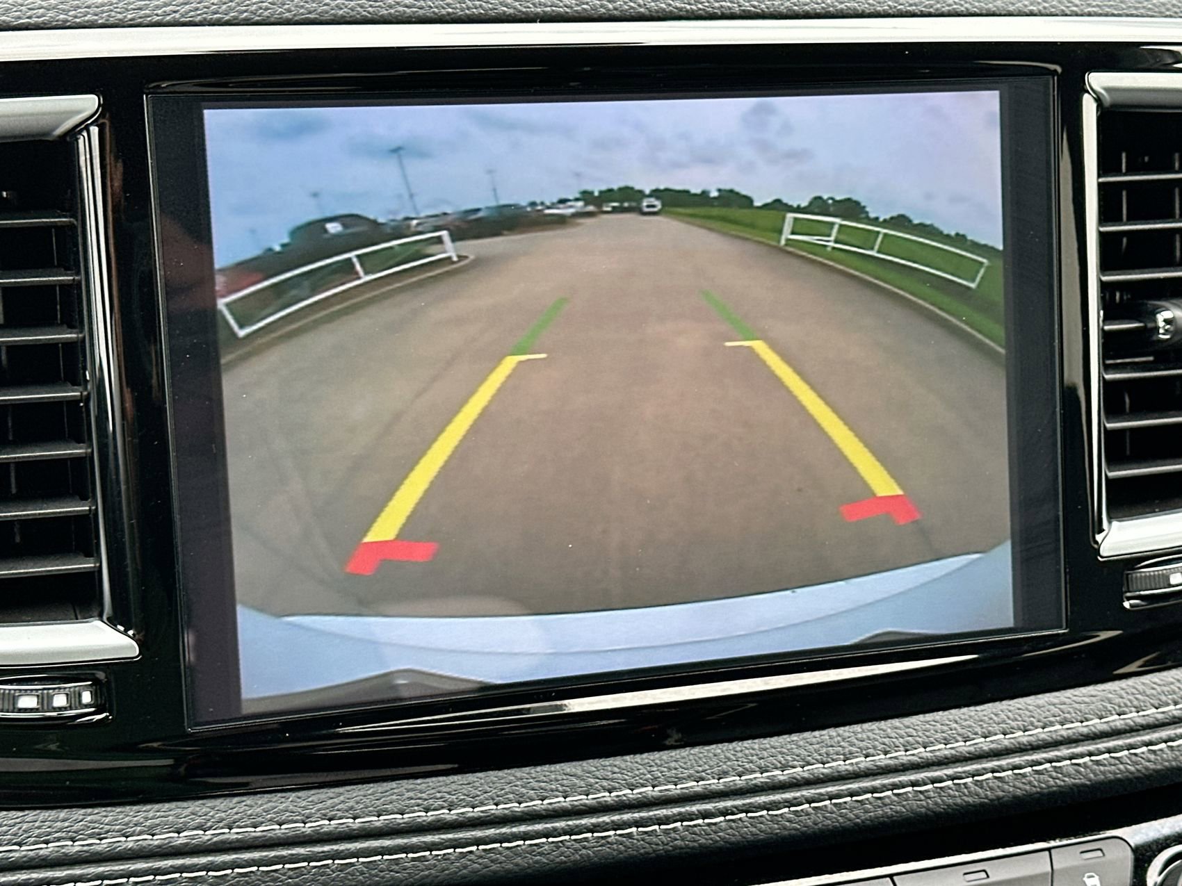 Used 2026 Chrysler Pacifica Limited FWD image 17