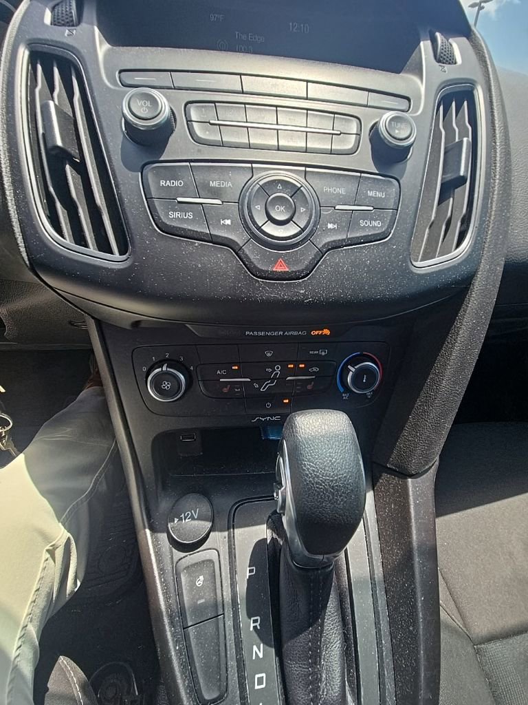 Used 2018 Ford Focus SE w/ Cold Weather Package FWD image 10