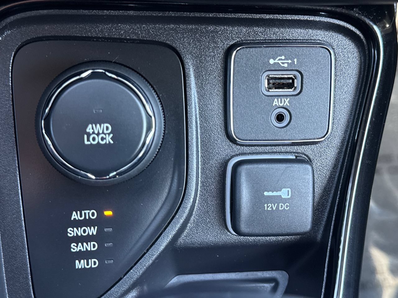 Used 2021 Jeep Compass Latitude w/ Sun and Sound Group AWD/4WD image 23