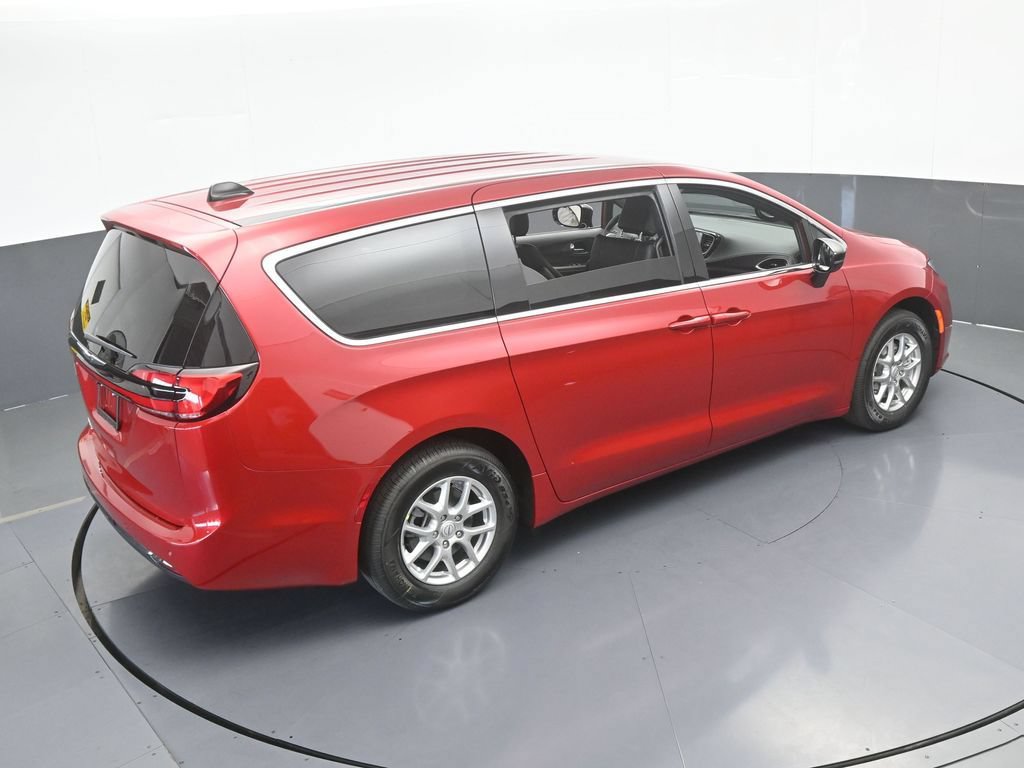 New 2026 Chrysler Pacifica Select FWD image 48