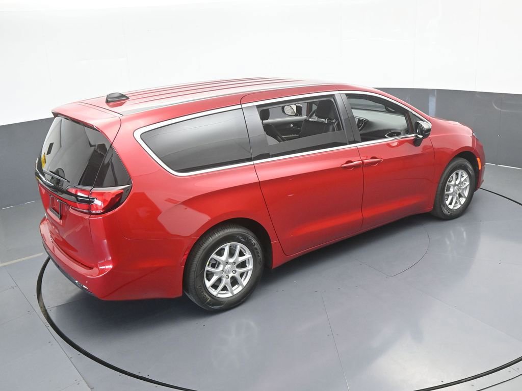 New 2026 Chrysler Pacifica Select image 48