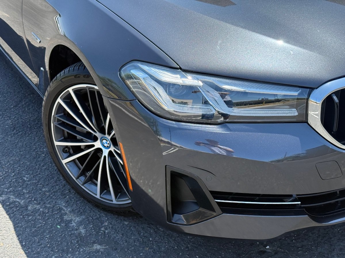 Used 2023 BMW 530e w/ Convenience Package RWD image 4