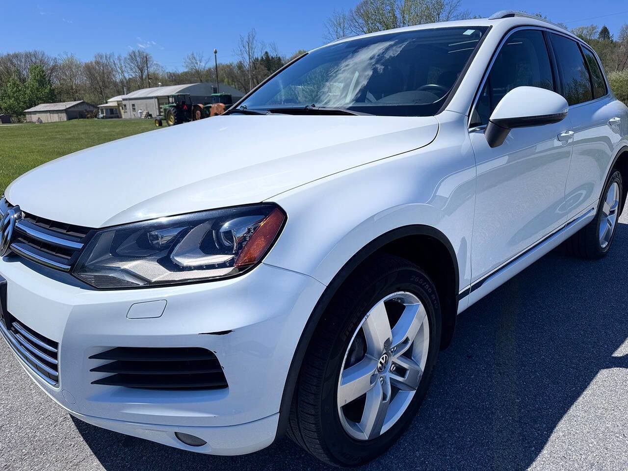 Used 2014 Volkswagen Touareg TDI AWD/4WD image 3