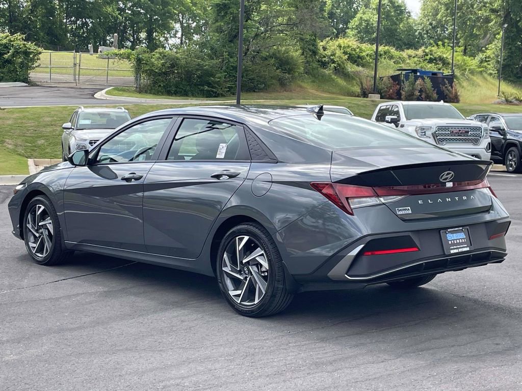 Certified 2025 Hyundai Elantra Sport FWD image 5