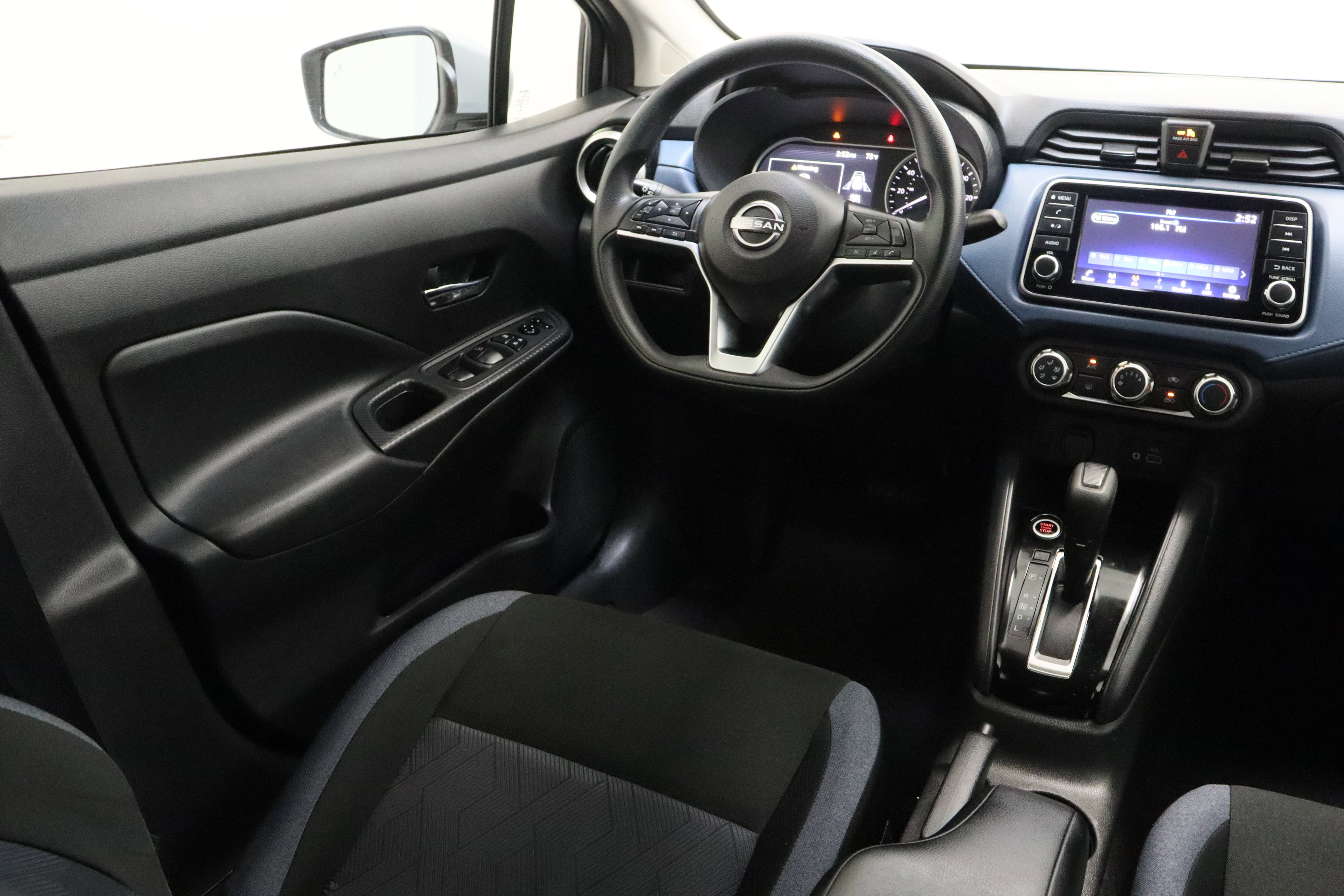 Used 2025 Nissan Versa SV w/ Trunk Package image 29