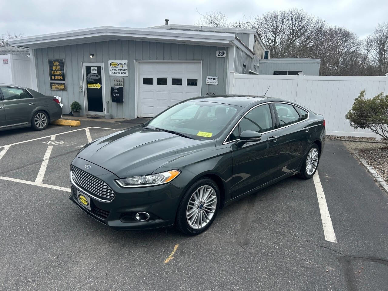 Used 2016 Ford Fusion SE w/ Equipment Group 202A FWD image 3