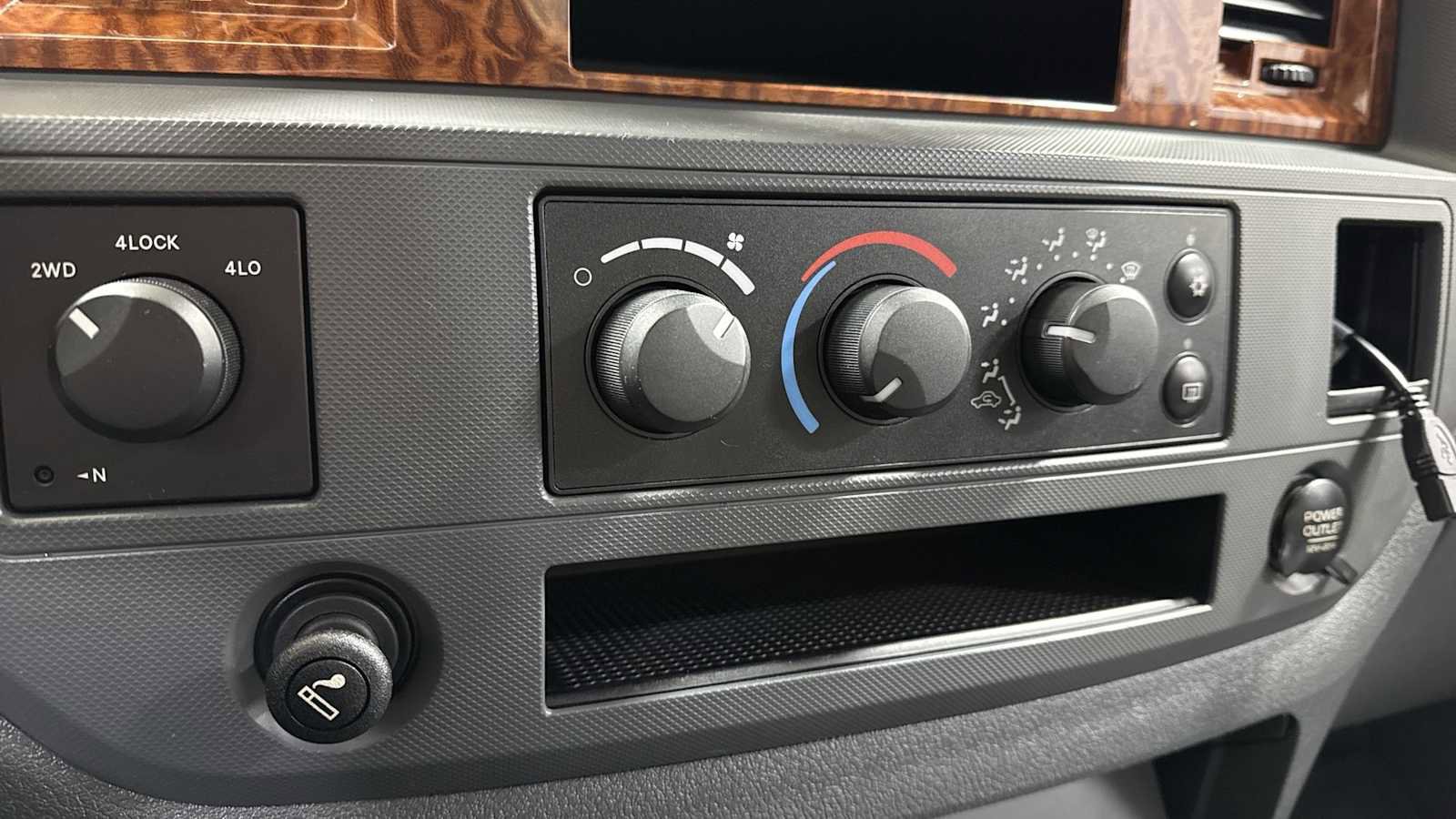 Used 2006 Dodge Ram 1500 Truck SLT image 20