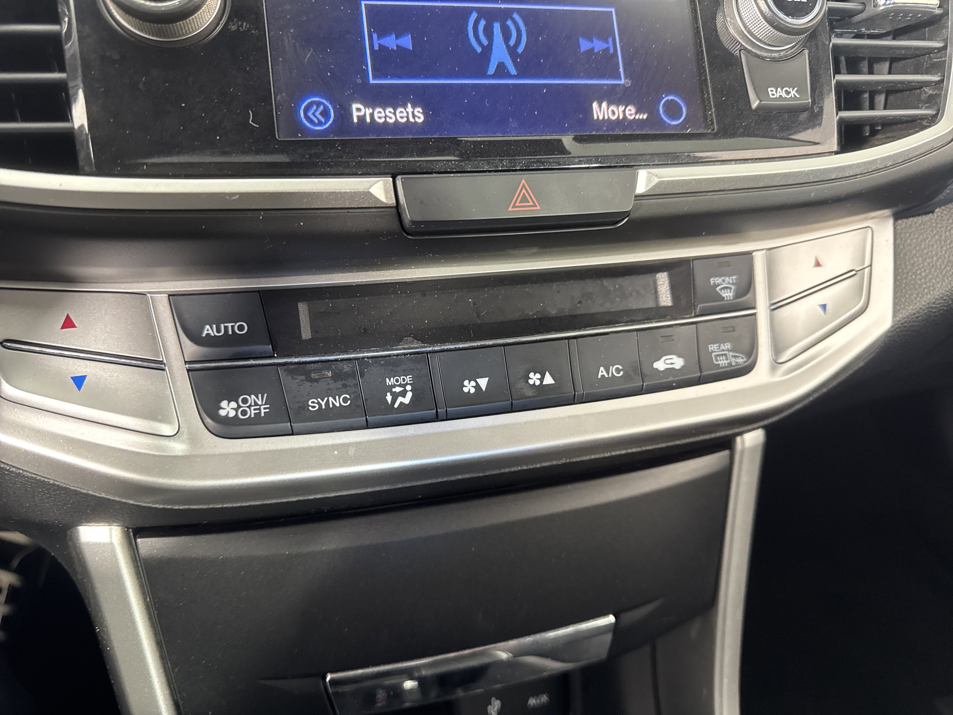 Used 2015 Honda Accord EX-L image 39
