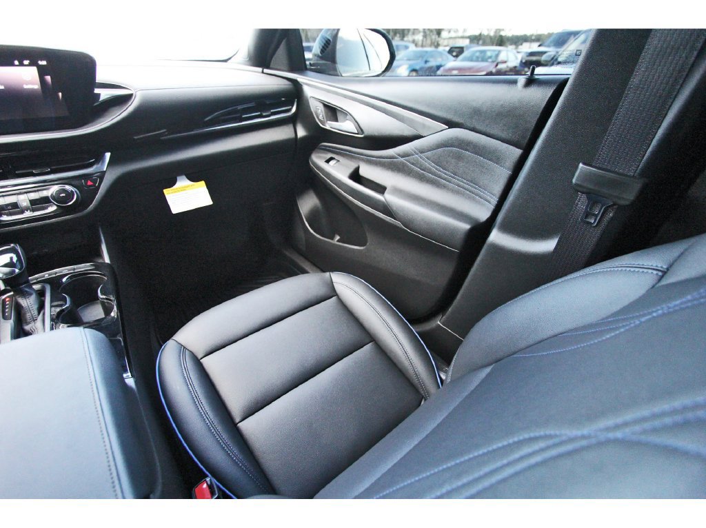 Used 2025 Buick Envista Sport Touring w/ Experience Buick Package FWD image 9