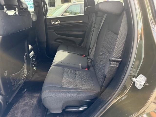 Used 2017 Jeep Grand Cherokee Laredo AWD/4WD image 31