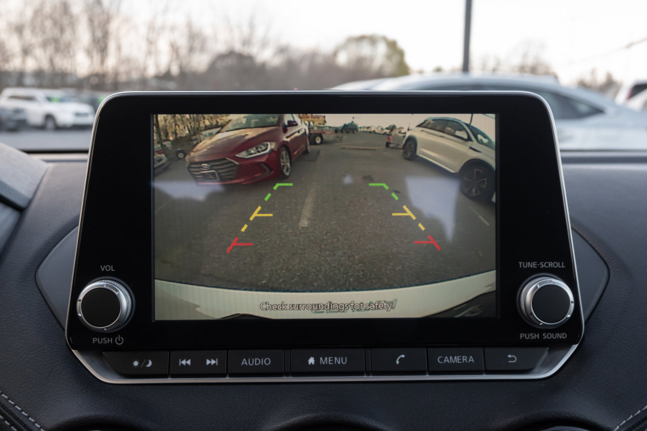 Used 2024 Nissan Sentra SV image 3