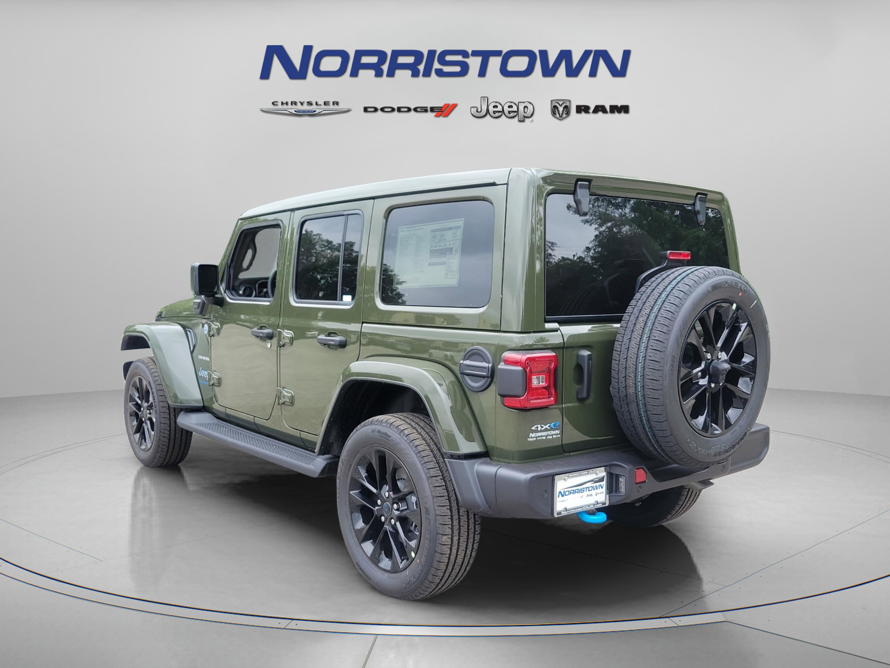 New 2024 Jeep Wrangler Sahara w/ Technology Group AWD/4WD image 3
