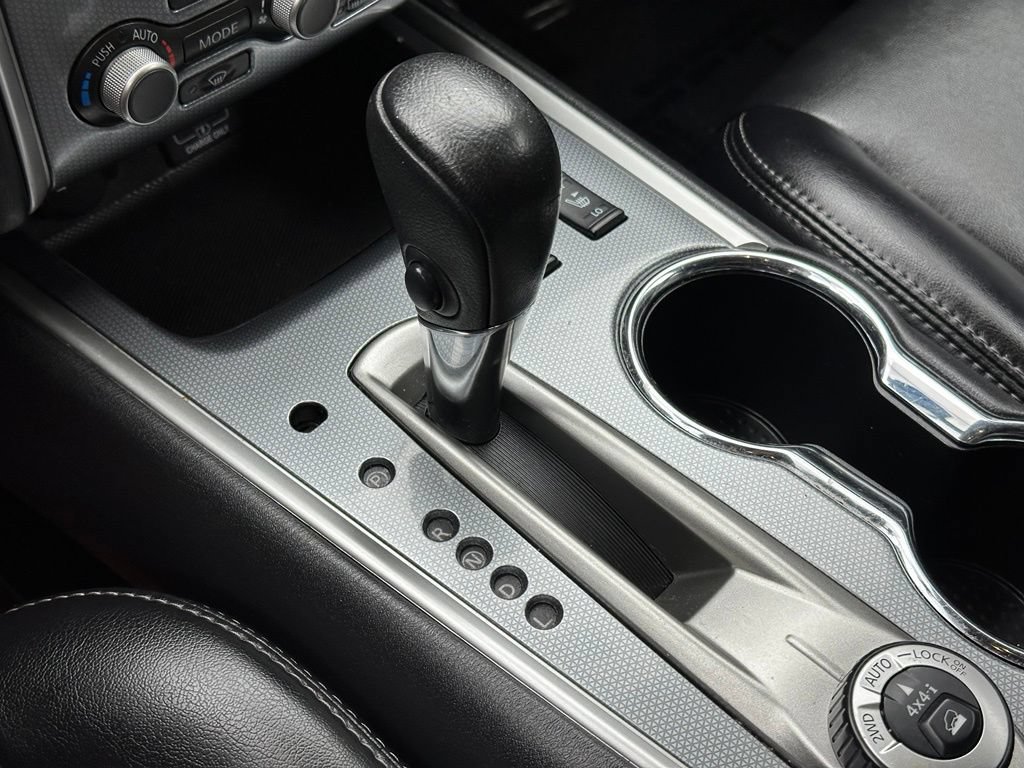 Used 2019 Nissan Pathfinder SL AWD/4WD image 39