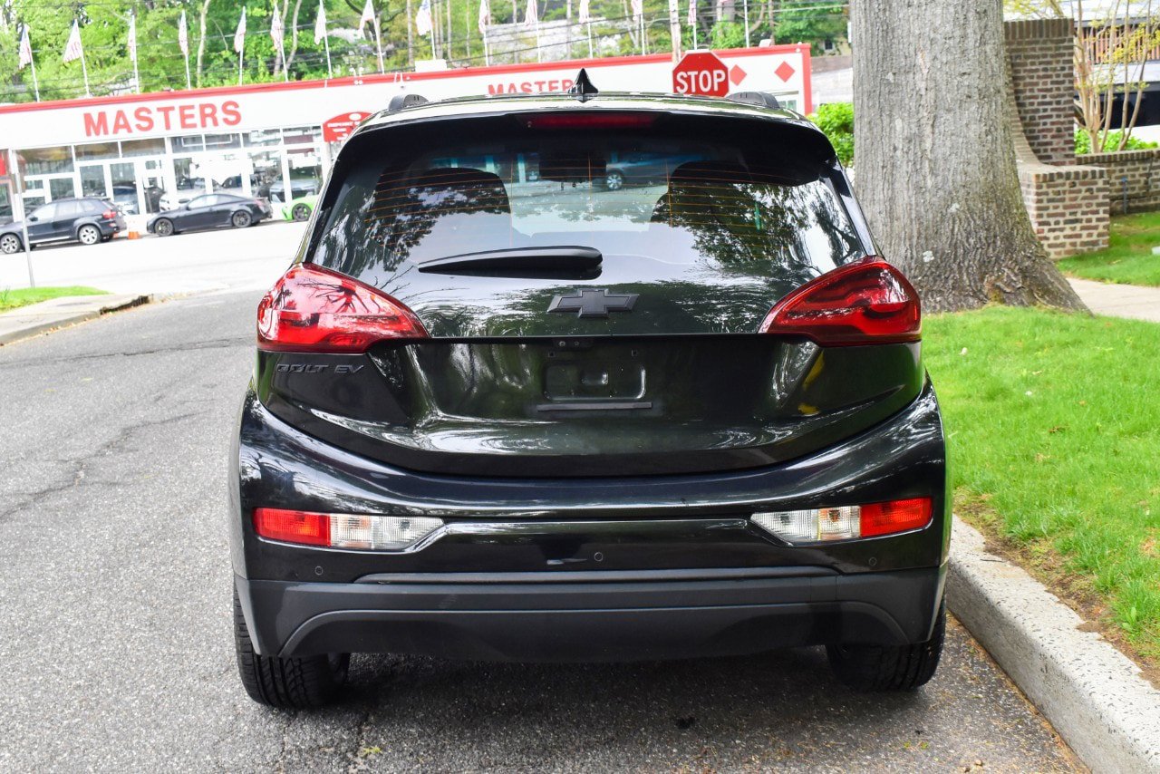 Used 2020 Chevrolet Bolt Premier w/ Infotainment Package FWD image 8