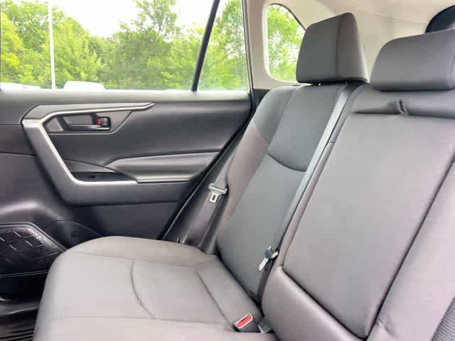 Used 2021 Toyota RAV4 LE AWD/4WD image 14