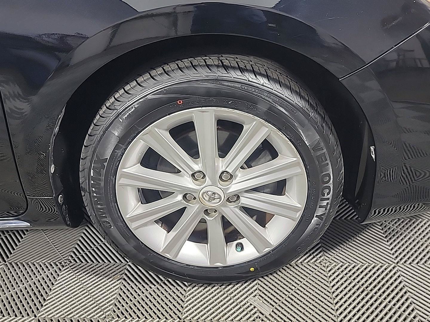 Used 2012 Toyota Camry XLE w/ Leather Pkg FWD image 3