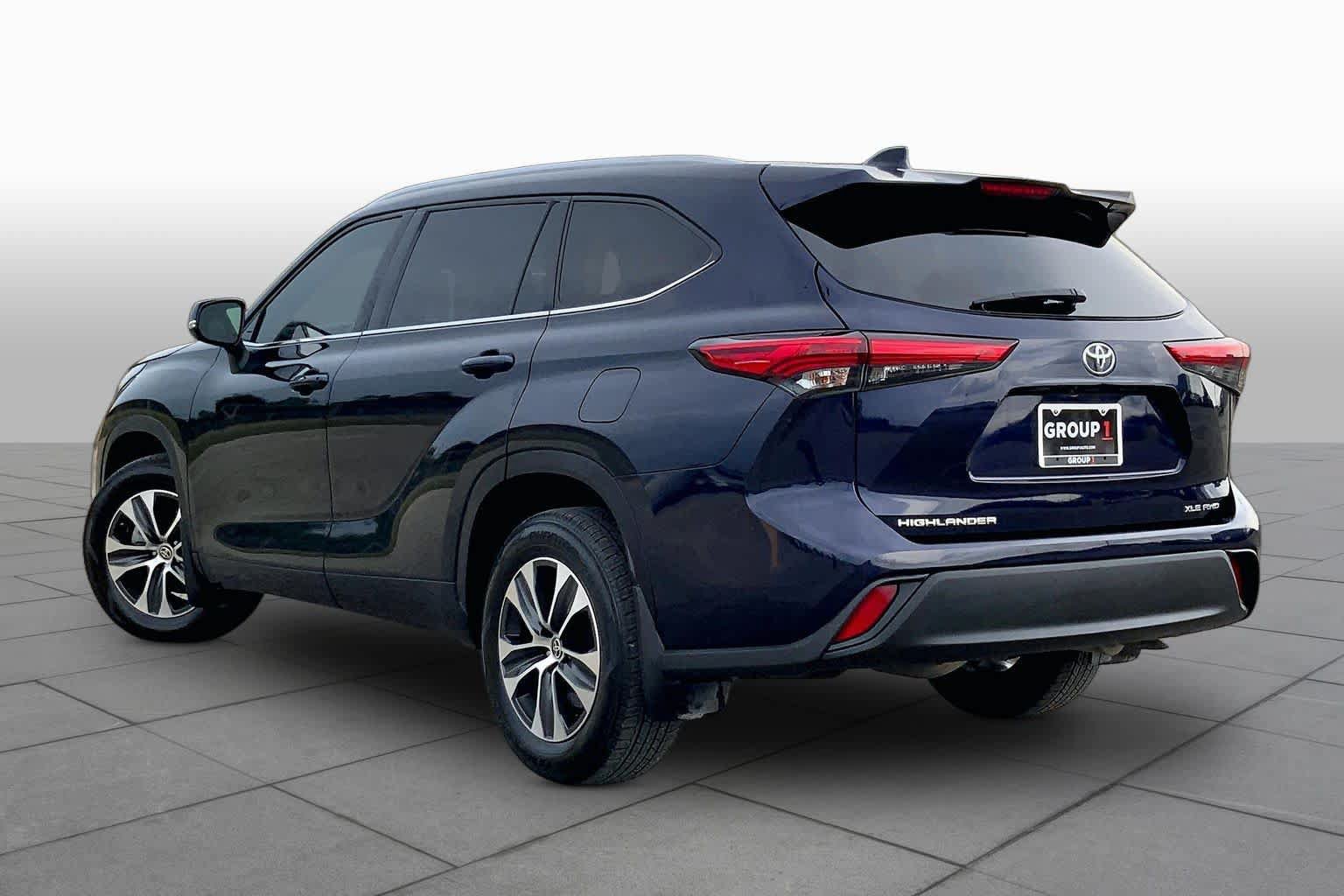 Used 2020 Toyota Highlander XLE AWD/4WD image 12
