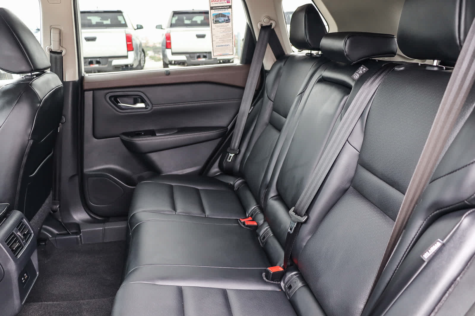 Used 2023 Nissan Rogue SV w/ SV Premium B Package FWD image 18