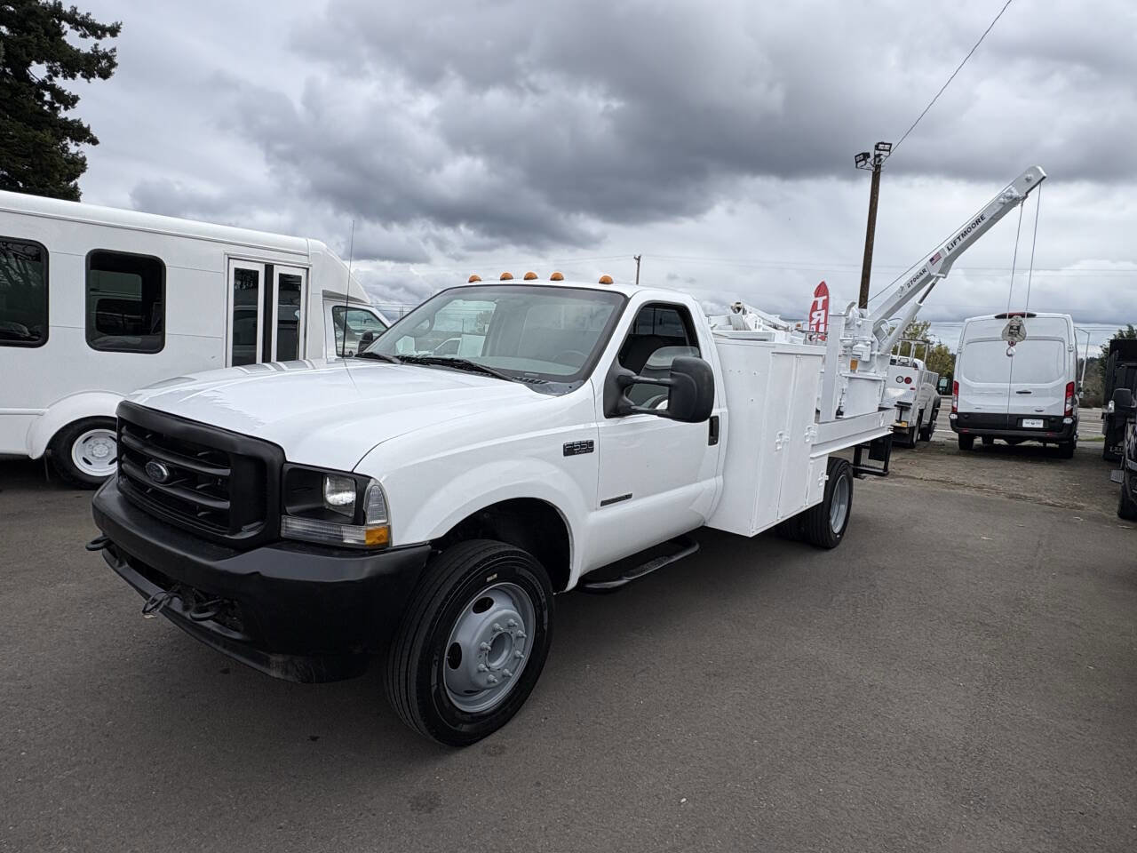 Used 2002 Ford F550 2WD Regular Cab Super Duty image 1