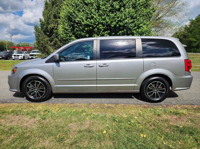 Used 2015 Dodge Grand Caravan SXT FWD image 1