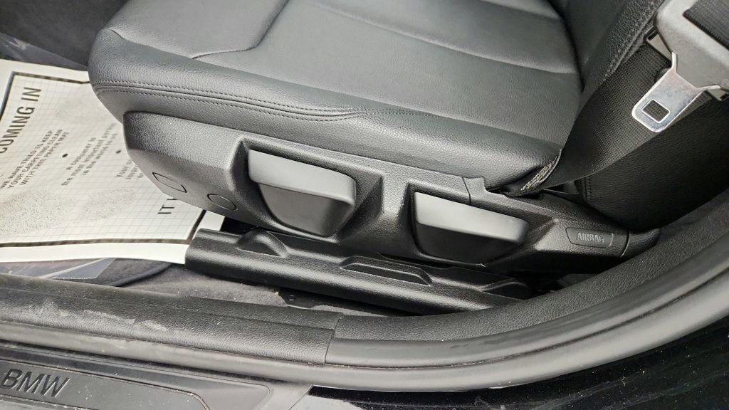 Used 2016 BMW 320i 4dr Sdn 320i with Driving Assi image 11