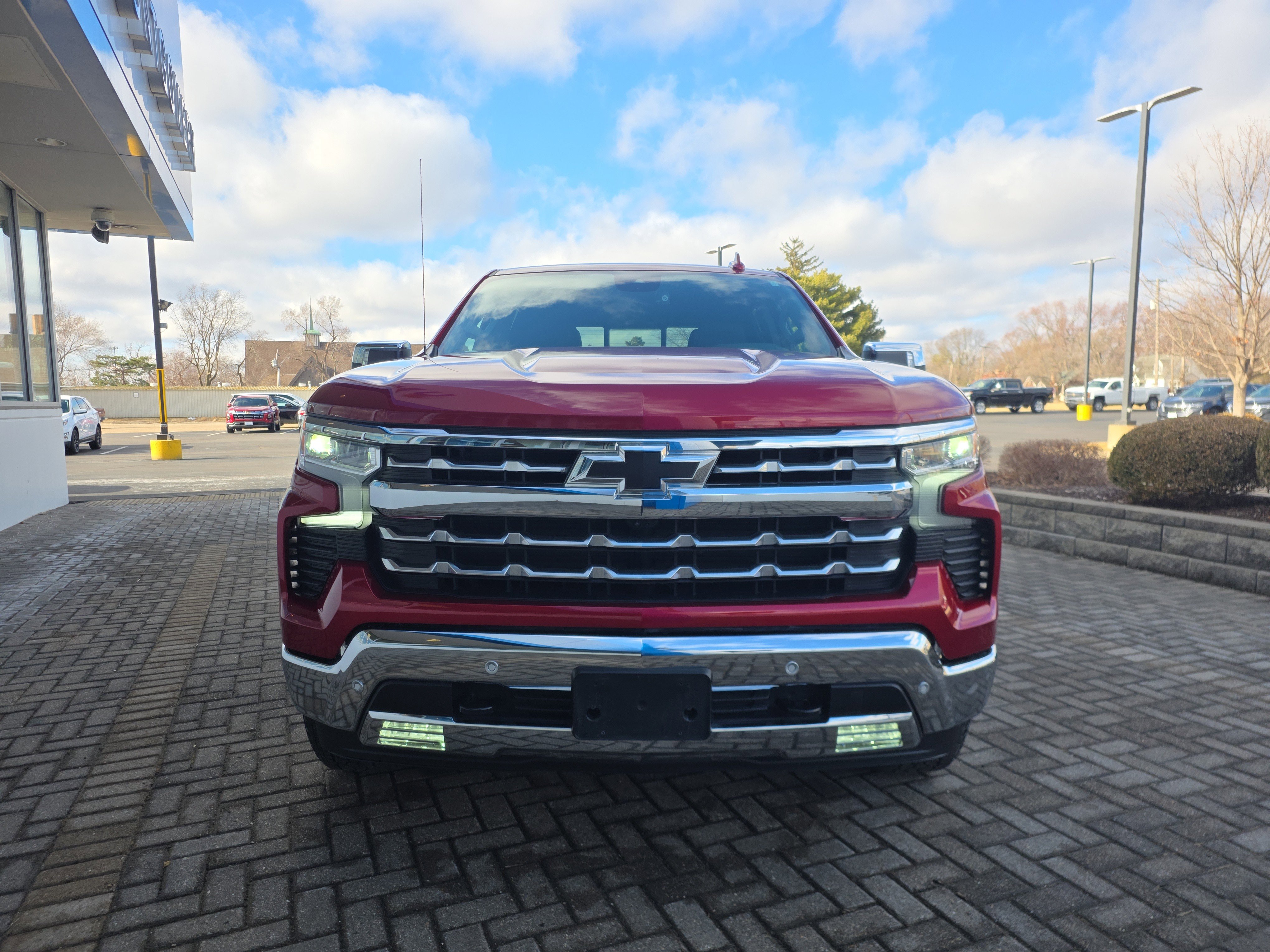 Used 2025 Chevrolet Silverado 1500 LTZ image 9