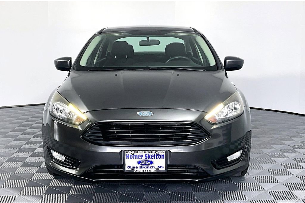Used 2018 Ford Focus SE w/ SE Appearance Package FWD image 3