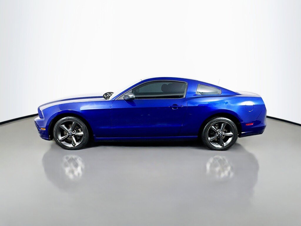 Used 2014 Ford Mustang Coupe image 2