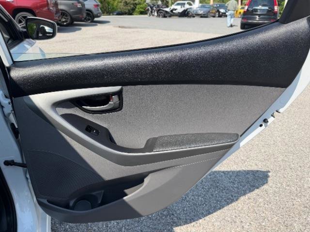 Used 2016 Hyundai Elantra SE FWD image 24