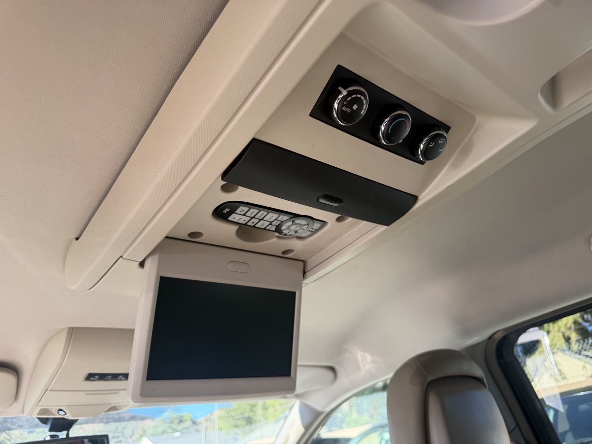 Used 2013 Chrysler Town & Country Touring-L w/ Driver Convenience Group FWD image 25