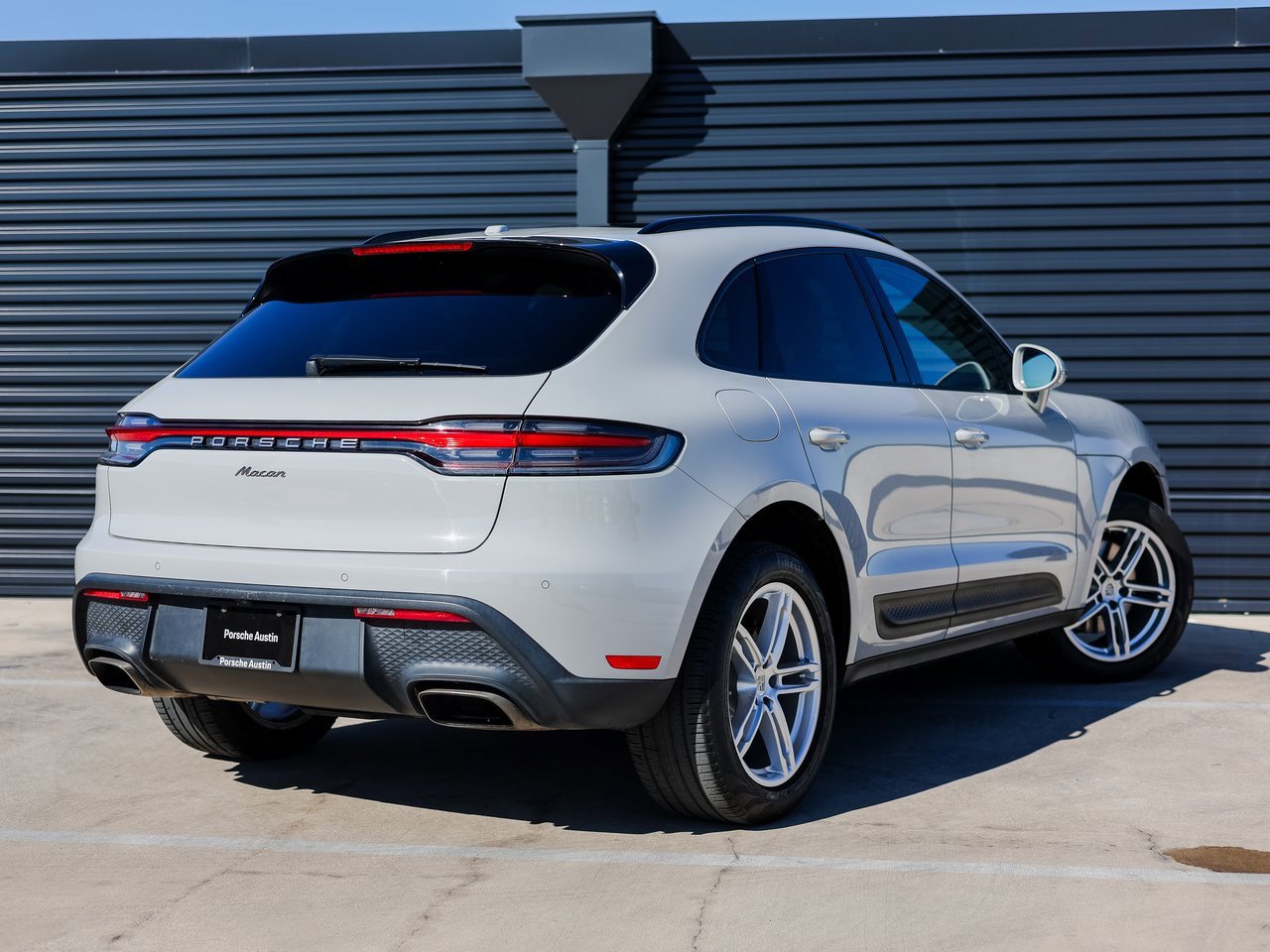 Certified 2022 Porsche Macan image 7