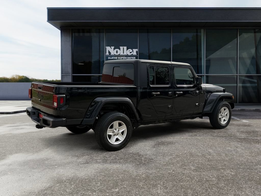 Used 2022 Jeep Gladiator Sport image 2